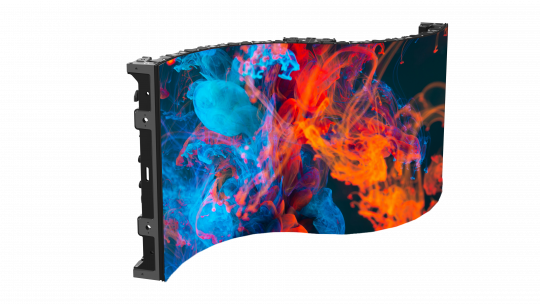 Ein großes, gebogenes LED-Wandmodul 3,9 mm – Unilumin URMIII 03 MK2 Pro Flex XS (Neuware) zeigt leuchtende, wirbelnde blaue, rote und orange Wolken auf dunklem Hintergrund; eine Seitenansicht hebt die Struktur und Tiefe des Panels hervor.